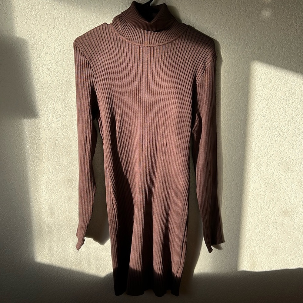 Brown ribbed sweater dress 🤎 turtleneck